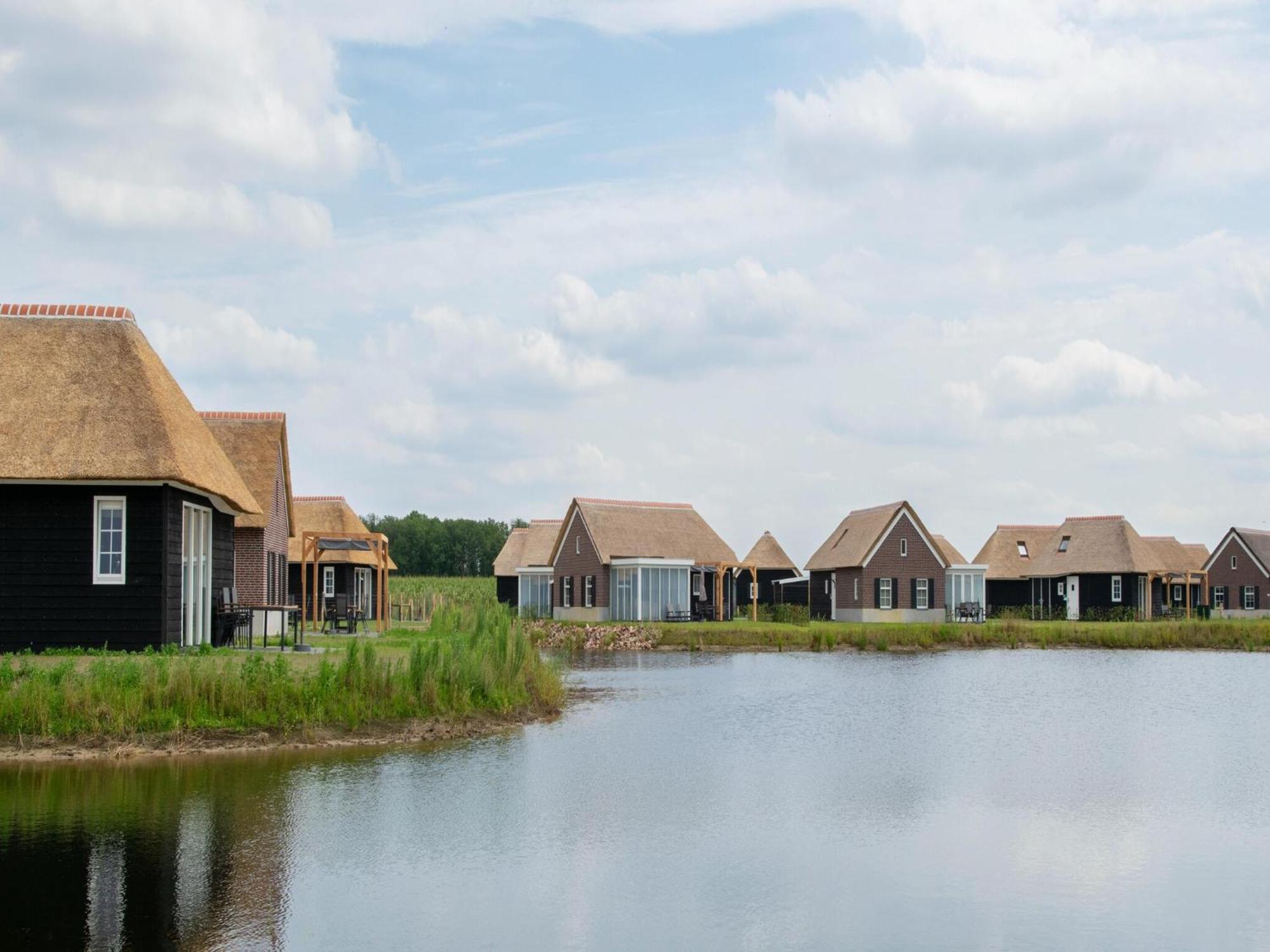 Nice Tiny House With Air Conditioning, On A Holiday Park, 12 Km From Eindhoven Mierlo Exterior photo